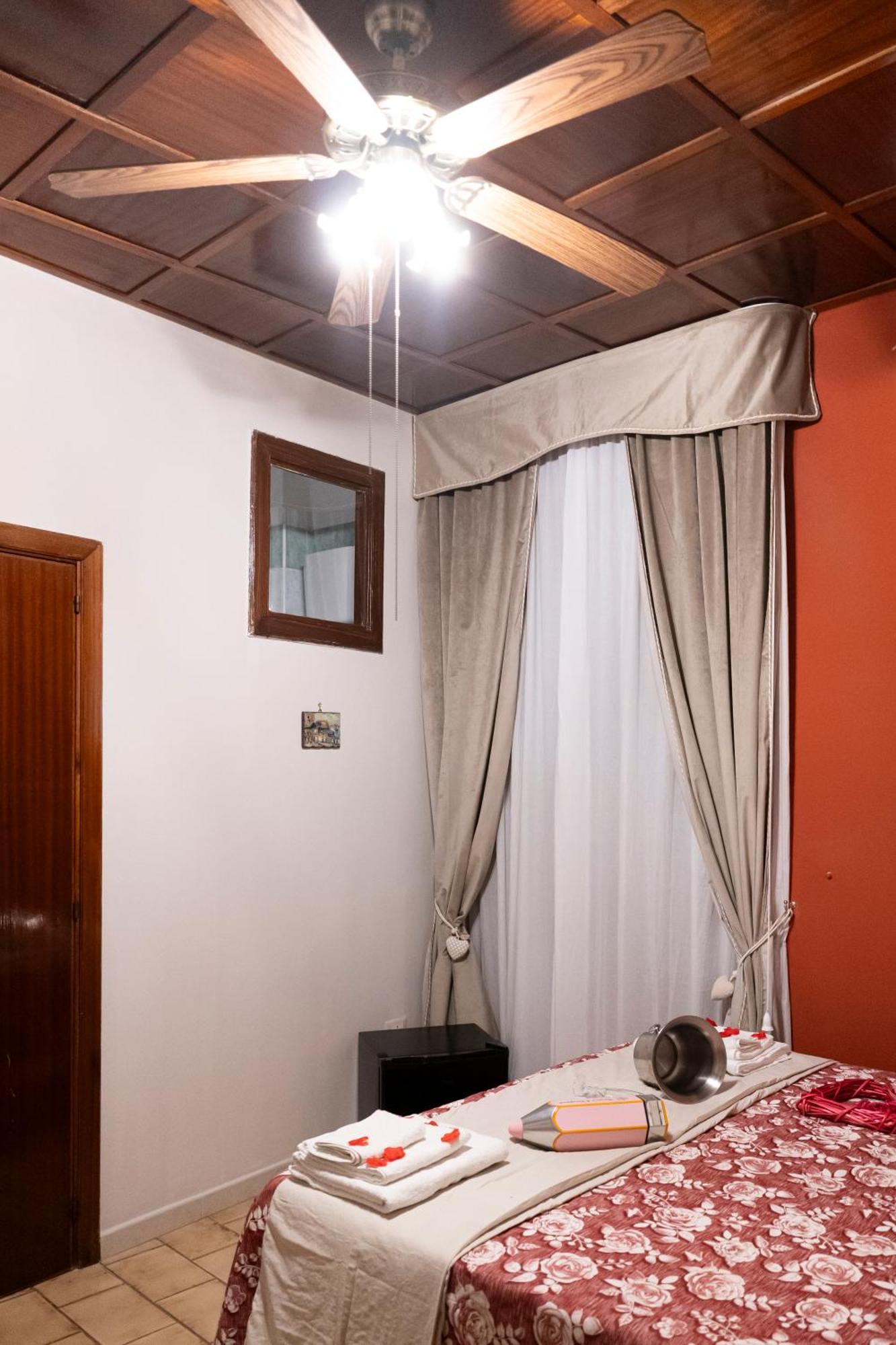 Affitta Camera Don Vittorio - Napoli Portacapuana المظهر الخارجي الصورة